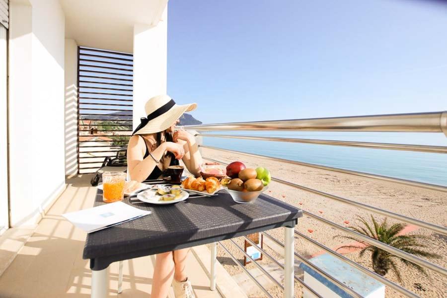 Aparthotel Il Conero Mare Numana Esterno foto