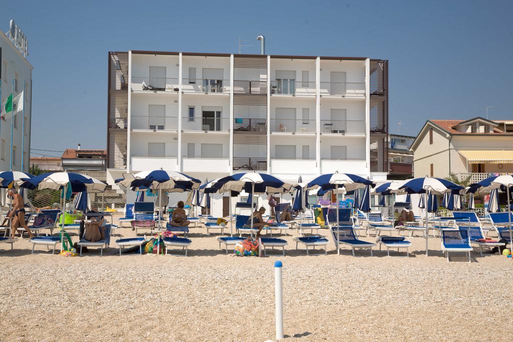 Aparthotel Il Conero Mare Numana Esterno foto