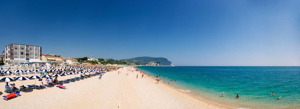 Aparthotel Il Conero Mare Numana Esterno foto