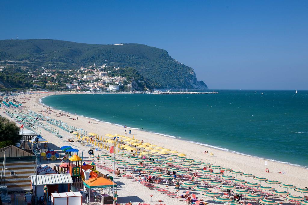 Aparthotel Il Conero Mare Numana Esterno foto