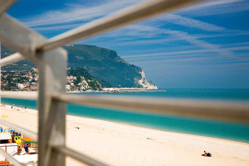 Aparthotel Il Conero Mare Numana Esterno foto