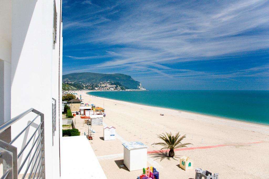 Aparthotel Il Conero Mare Numana Esterno foto