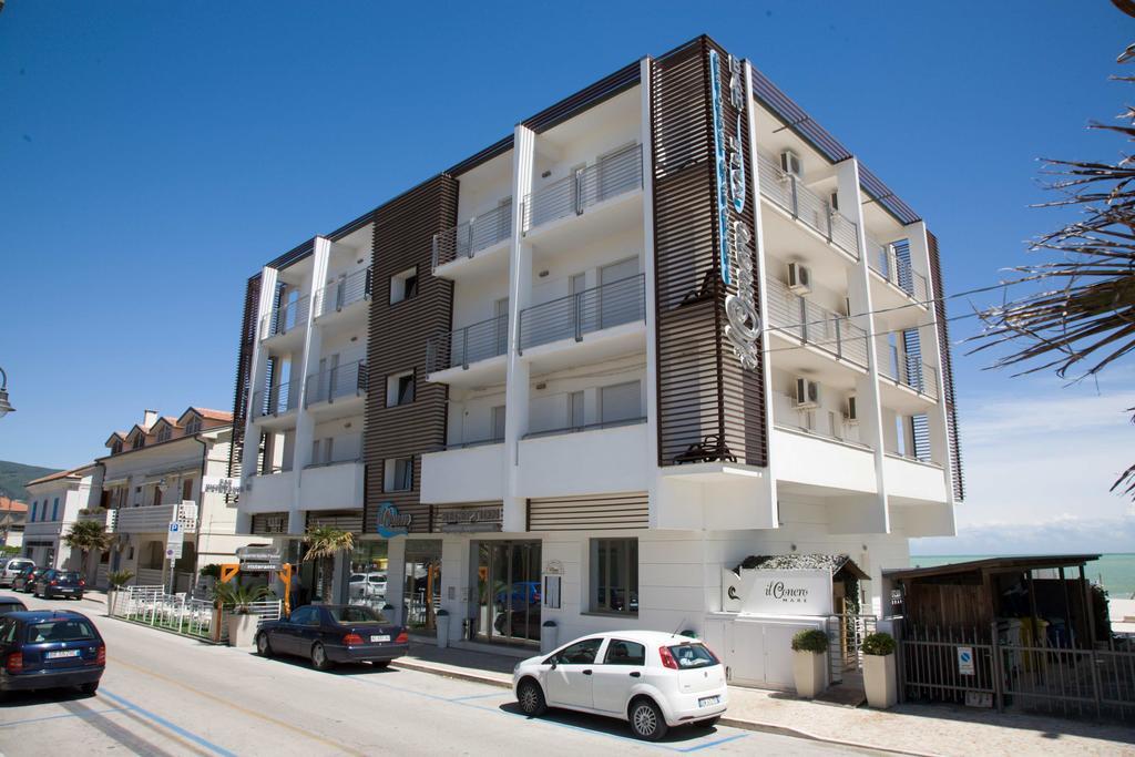 Aparthotel Il Conero Mare Numana Esterno foto