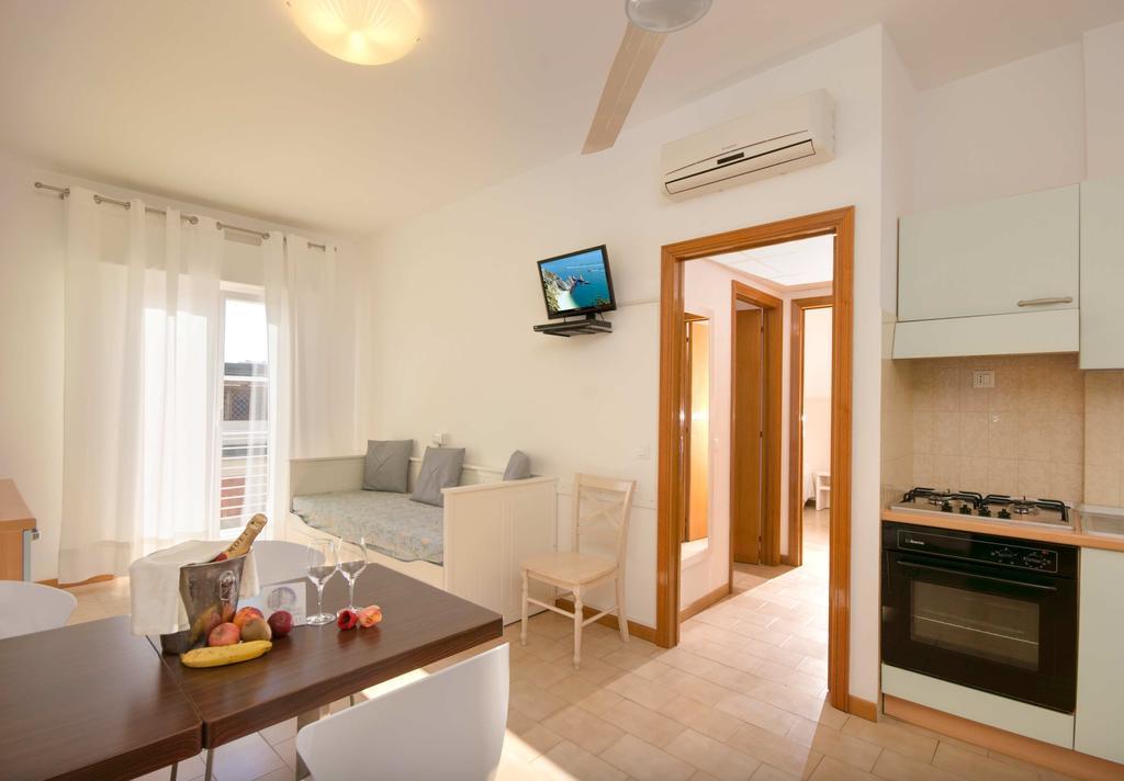 Aparthotel Il Conero Mare Numana Esterno foto