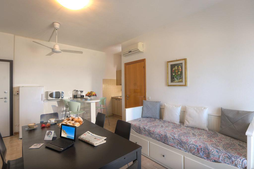 Aparthotel Il Conero Mare Numana Esterno foto