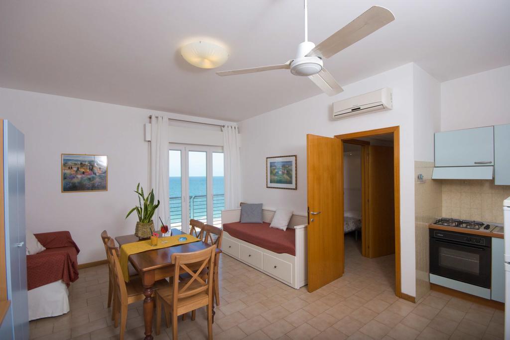 Aparthotel Il Conero Mare Numana Esterno foto