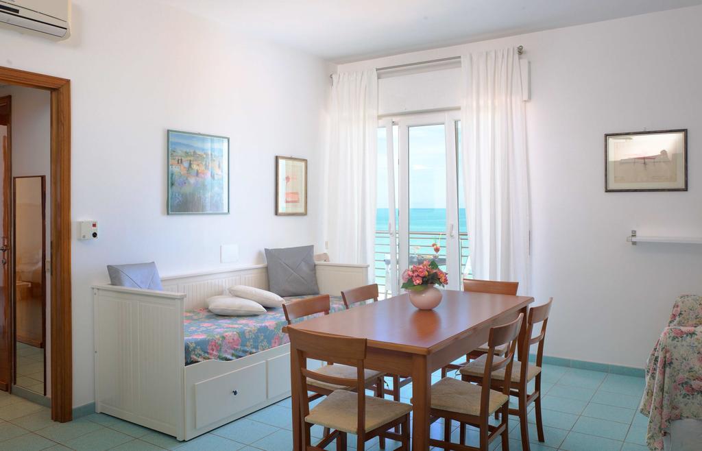 Aparthotel Il Conero Mare Numana Camera foto
