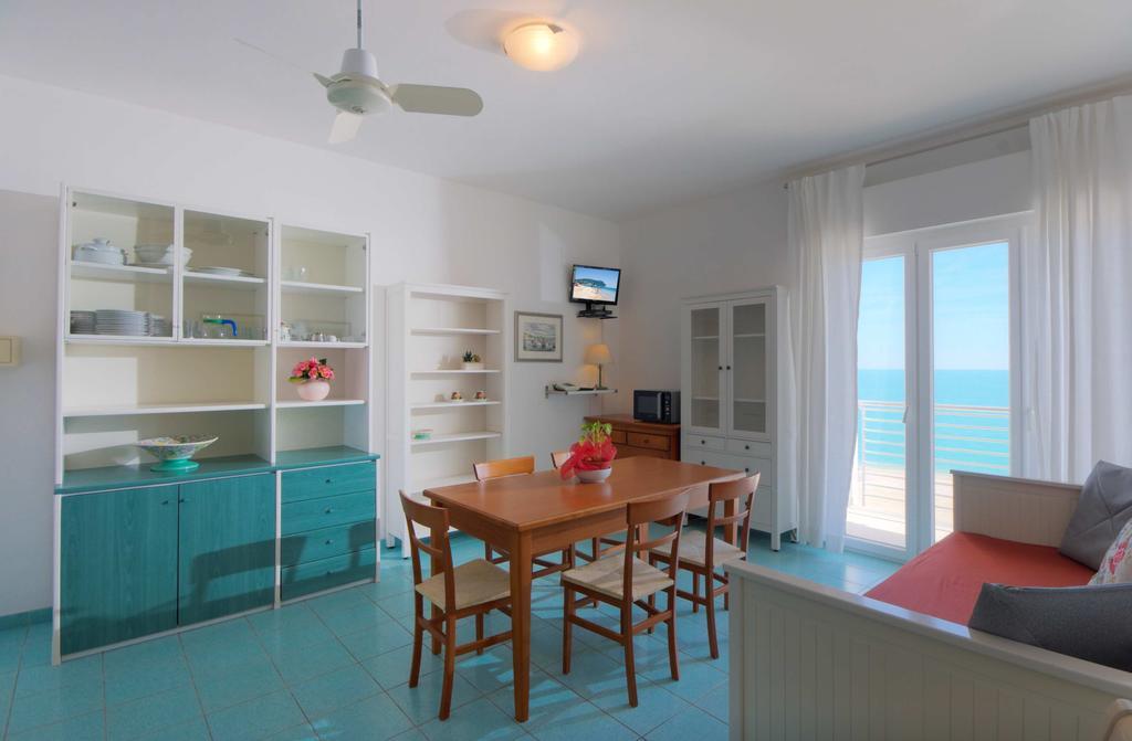 Aparthotel Il Conero Mare Numana Esterno foto