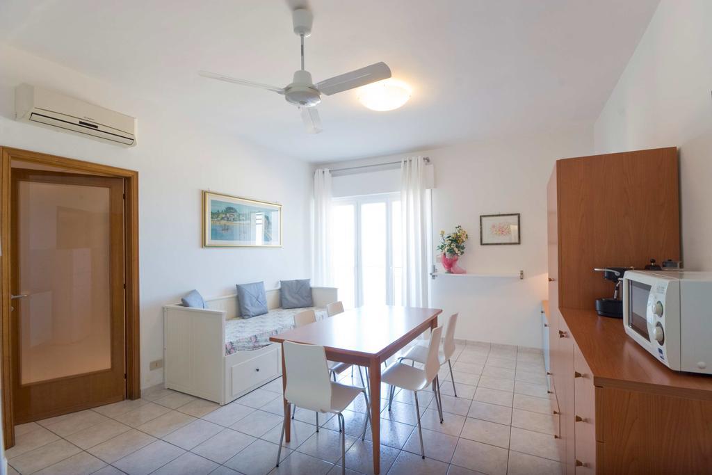 Aparthotel Il Conero Mare Numana Esterno foto