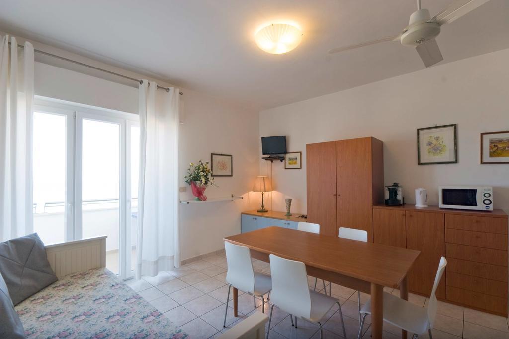Aparthotel Il Conero Mare Numana Esterno foto