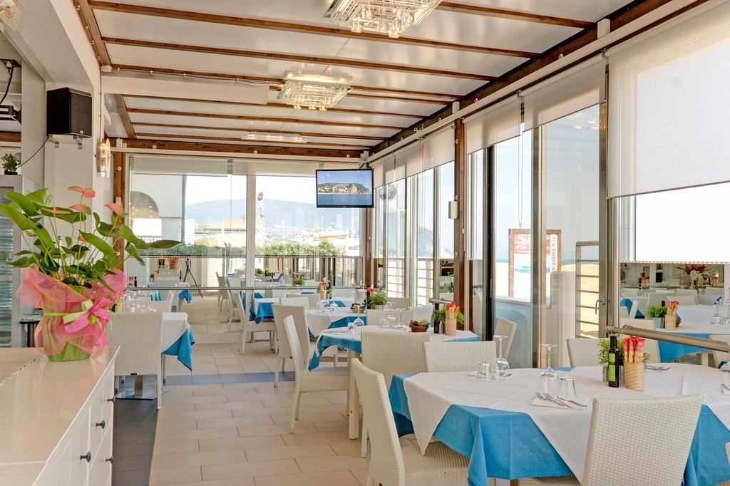 Aparthotel Il Conero Mare Numana Esterno foto