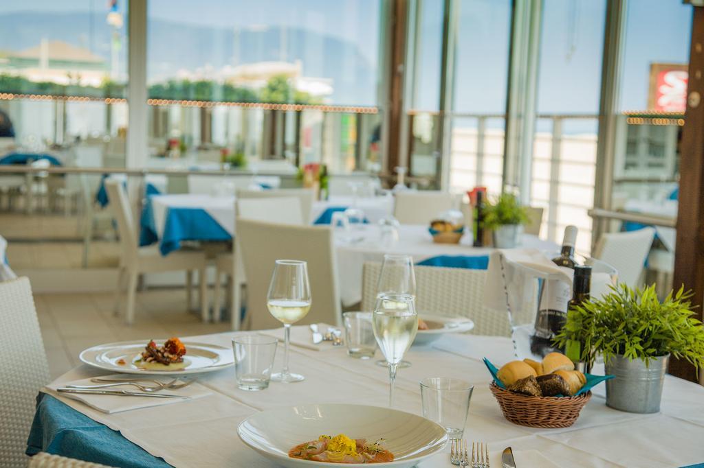 Aparthotel Il Conero Mare Numana Esterno foto