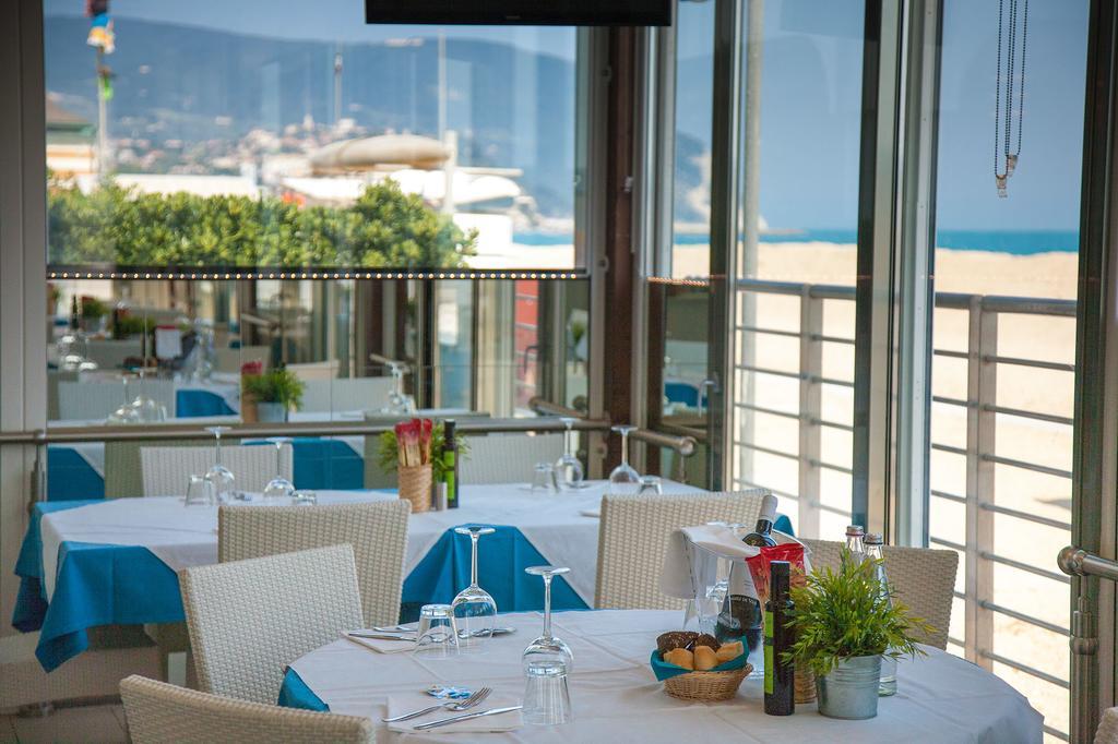 Aparthotel Il Conero Mare Numana Esterno foto