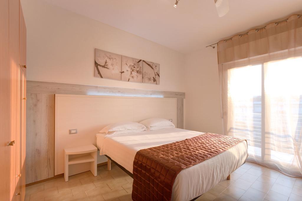 Aparthotel Il Conero Mare Numana Esterno foto