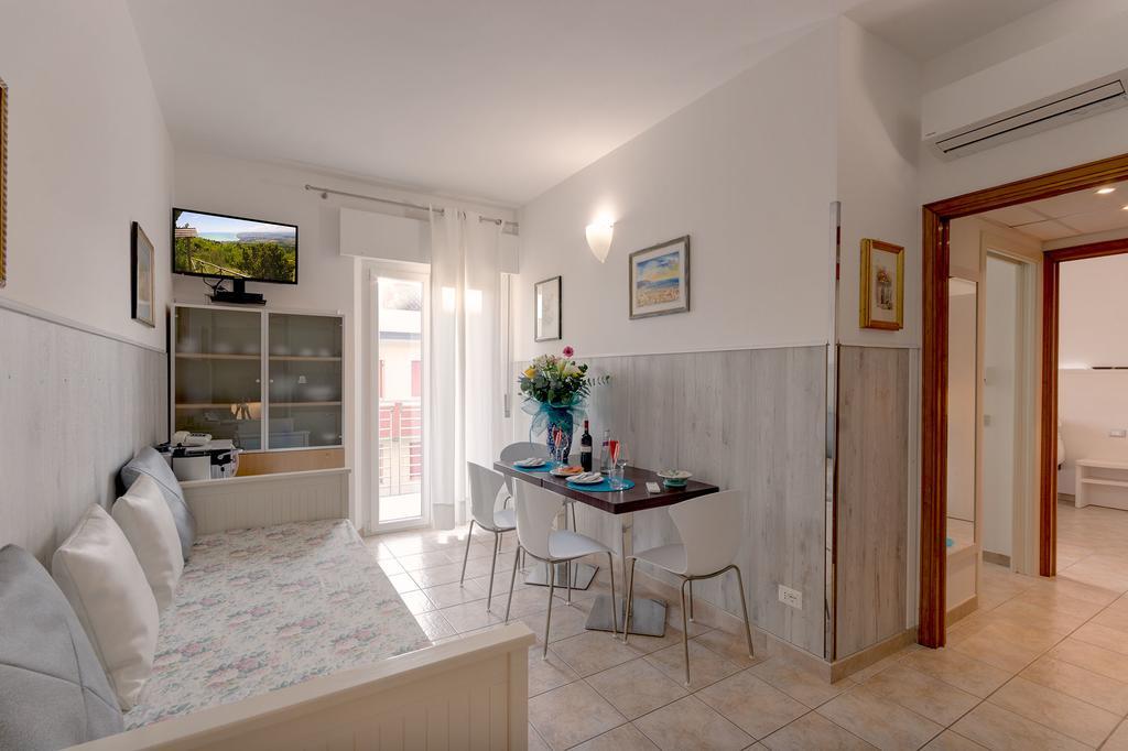 Aparthotel Il Conero Mare Numana Esterno foto