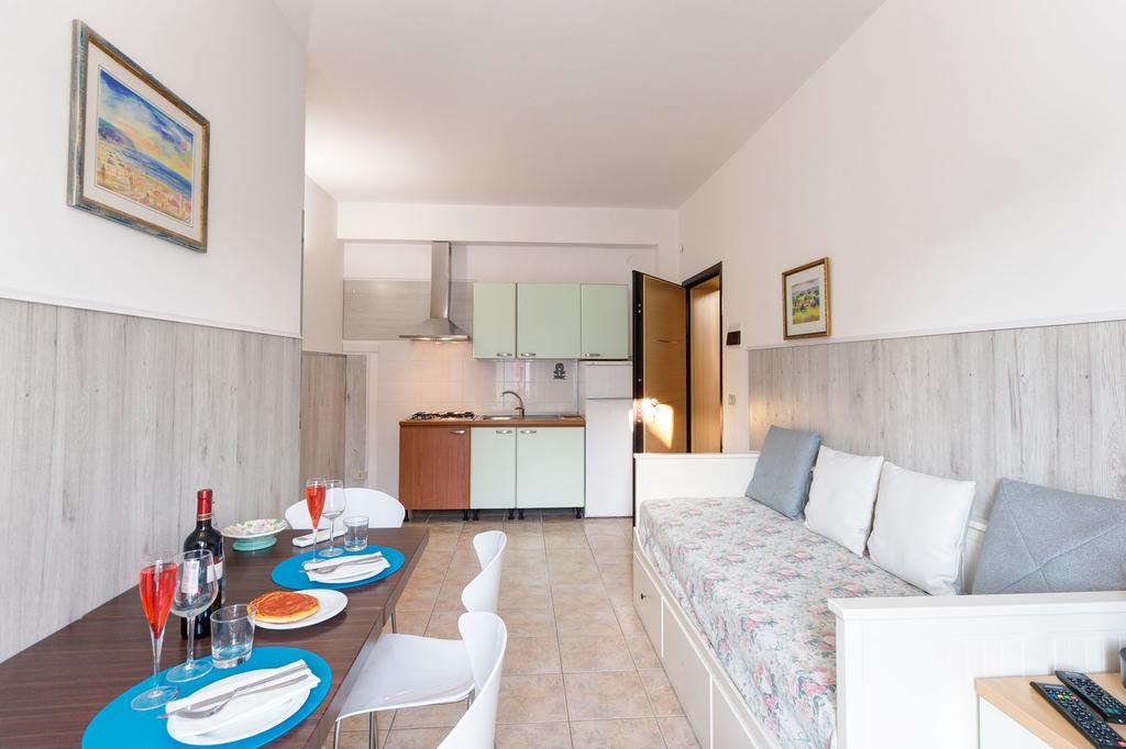 Aparthotel Il Conero Mare Numana Esterno foto