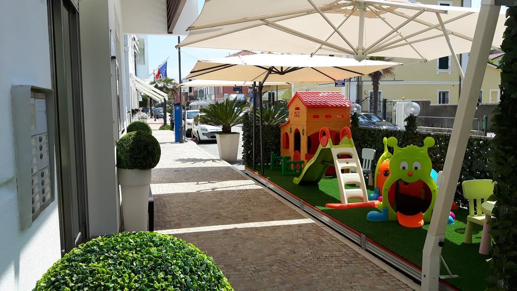 Aparthotel Il Conero Mare Numana Esterno foto